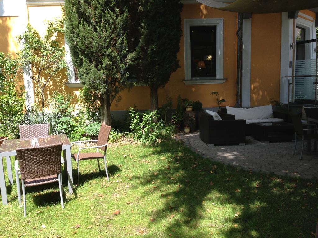Gasthof-Pension Weisz-Artner Frauenkirchen Esterno foto
